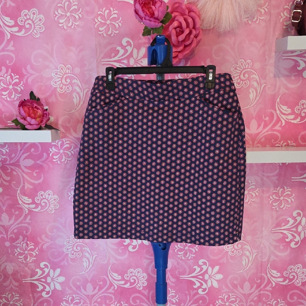Croft & Barrow Navy and Pink Patterned Pencil Skort ( WORN TWICE)